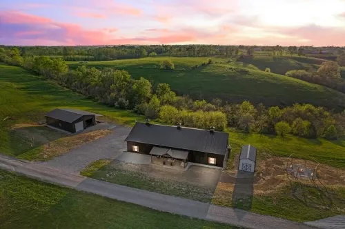 Bourbon Barndominium Bonanza! Golf Simulator+Theater+Hot Tub+Sports Bar+Arcade