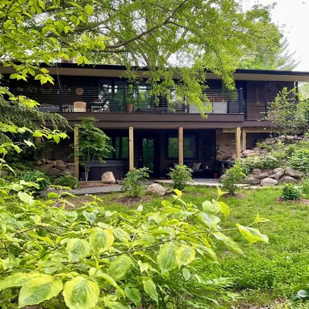 Hot Tub with a View, Private Modern Garden Level Apartment, Conservancy Access