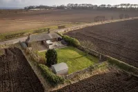 Secluded cottage w/hot tub & close to cliff walks Hotels in Arbroath
