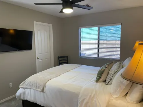 Private, 3 bd/2ba, backyard views