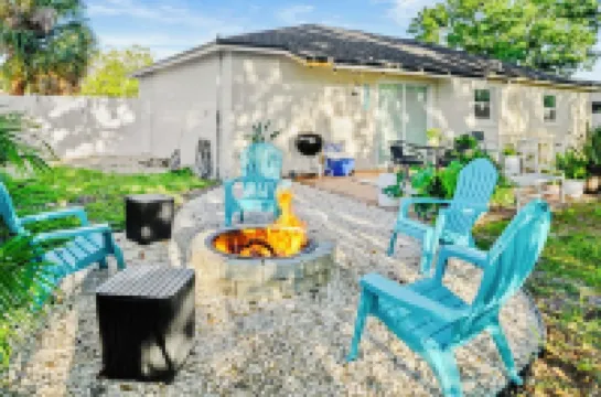 Spacious 4Br Retreat in Tampa Family & Pet-Friendly Hotels in Palm River-Clair Mel