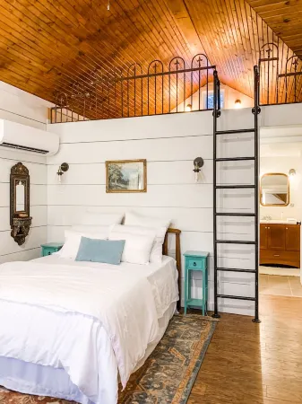 Lake Haven - Updated Mid Century Cabin Only 35 Mins from St. Louis