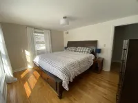 Cheerful 3-Bedroom Home Close to Downtown Brunswick Hotel dekat Main Quad