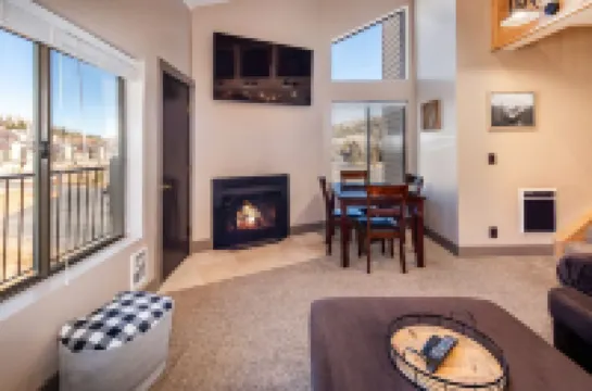 Updated Corner Unit Condo. Next to Giant Steps Ski Lift.