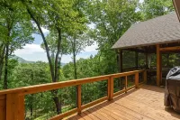 Designer 5-BDR Cabin with Big Views/Resort Access in Sapphire Valley