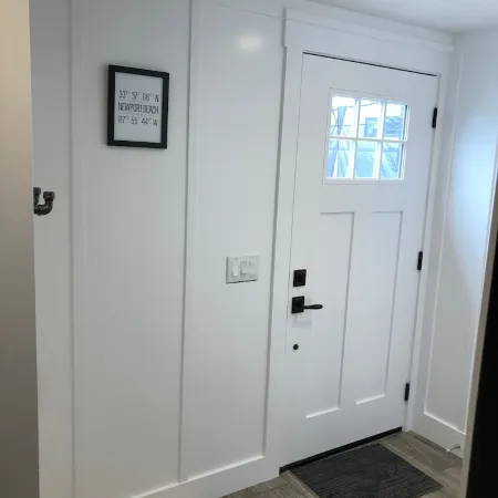 Newly renovated, Reserved Parking, Rooftop Deck, HVAC Steps to Bay Beach & Shops