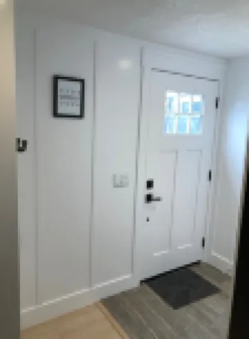 Newly renovated, Reserved Parking, Rooftop Deck, HVAC Steps to Bay Beach & Shops