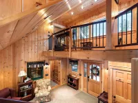 Lake Escape; Sleeps12, Hottub, Gameroom & Utv, Direct Snowmobile レーンジリーのホテル