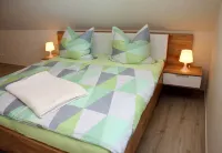 Modern 70 m² Vacation Rental with a Rooftop Terrace in Grömitz / Brenkenhagen and a Wallbox - Parvekkeita