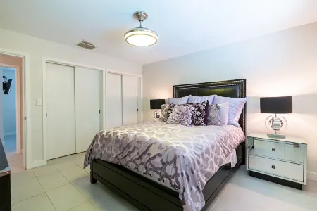 Contemporary Naples Park Duplex - Walk or Bike to Beach