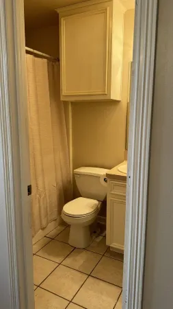 This little Nook, 1-bedroom apartment in delightful Madisonville with AC, WiFi.