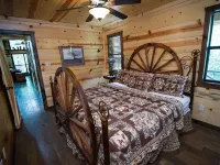 Crazy Horse is a charming Broken Bow Cabin with all the Amenities. Hotels in Broken Bow