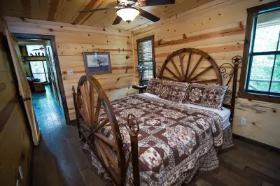 Crazy Horse is a charming Broken Bow Cabin with all the Amenities.
