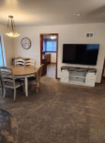 Beautiful 5 bedroom home only minutes from UIUC