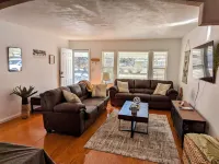 The Green Leaf Cottage of Wichita - Bungalows