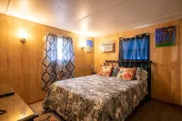 Hippie Head Hotel sweet Homosassa skies are blue Pets stay free too!