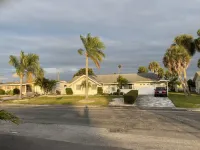 Swan Lake House in Sun City Center with 60' Screened Lanai Hotels in Sun City Center