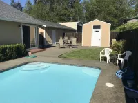 Beautiful 3 bed 2 bath house 2mi from ferry to downtown Seattle