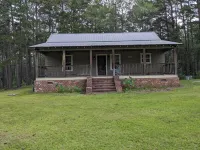 Secluded cabin just 2.5 miles from Troy University