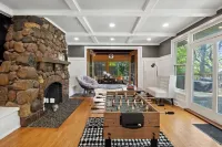 Woodsy Retreat: Chef's Kitchen, Dance Room & Gym