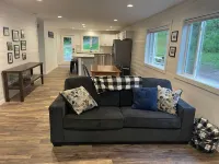 Hidden Hideway, fully furnished home perfect for family get aways! Hotels in Melrose Township