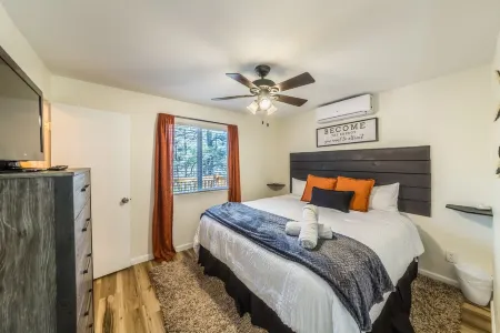 Peaceful Show Low Cabin in the pines! 3 min to the lake! Отели в г. Шоу Лоу