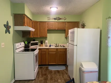 Ezekiel's Getaway side 2 near Ark Encounter with Game room