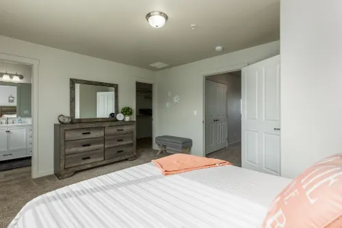 Spacious kitchen suitable for large groups, close to shopping, parks & wineries.