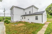 6 Bedroom 4 Bathroom 1870 Farmhouse. Right next to Great Wolf & Hollywood Casino Hotels near Fairwinds Farm