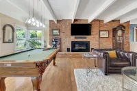 VICTORIAN VILLA - Hot Tub, Pool Table &, Amazing Outdoors