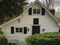 Historic Victoria Lea Guest Cottage In Downtown Tryon, NC Hotels in Tryon