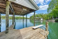Lakefront Hudson Haven-Quiet Cove w/ Dock, Kayaks, Firepit!