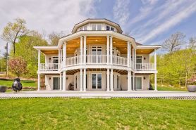 Njoy Luxury - MUST experience this exclusive and stunning lakeview home