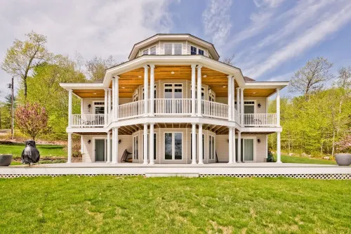 Njoy Luxury - MUST experience this exclusive and stunning lakeview home - Wifi