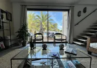 Charming Villa Fully Renovated with Amazing Water View 세테 호텔