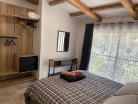 Grand Gîte au Cœur du Parc National des Cévennes Piscine Couverte et Chauffée Hotels in Saumane