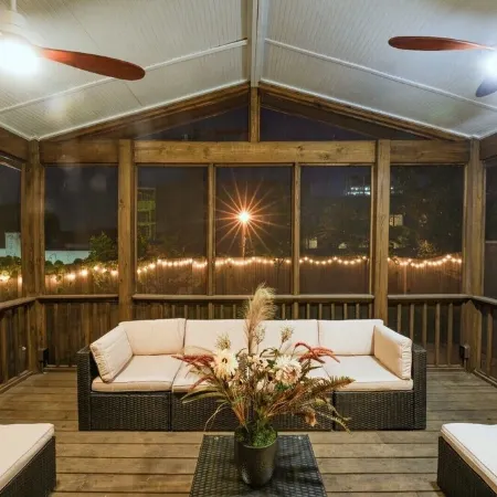 Luxury Living w/ Skyline View+Wine Bar+Huge Master Suite near PCM & Beltline