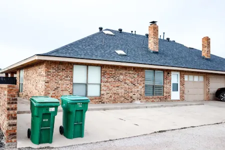 Trinity Townhome #B in the heart of Hobbs