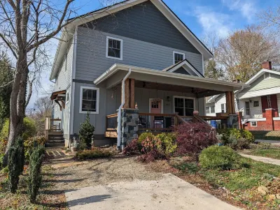 OPEN!! Walkable West Asheville Studio Apt with King Bed
