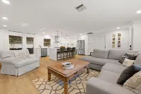 Sunny Oasis: Bright, Private and Beautiful Retreat!Magnolia Rentals