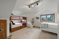 Silverthorne Hummingbird Cabin • Near Ski Resorts & Downtown