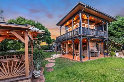 3 Bedroom 3.5 Bathroom Ocean View House.  A Short Walk to Paia Town & Beaches!