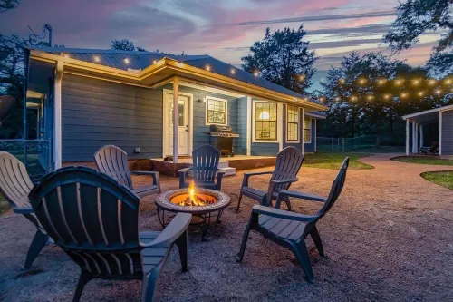 Country Home on 5 Acres-15 Min to Snow's BBQ