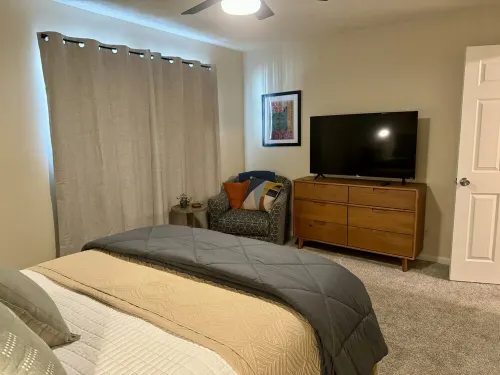 Cozy condo near everything! Just a short walk away from Historic downtown!