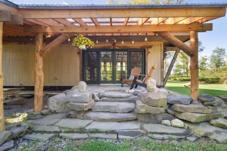 Cabin In the Finger Lakes near the Seneca Lake Wine Trail and Watkins Glen