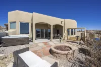 TURTLEBACK OASIS! Mins to Lake, Hot Springs & Golf
