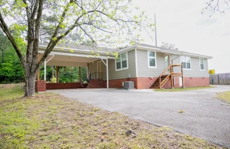 Nice peaceful and spacious home. Отели в г. Клантон