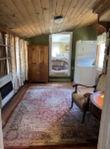 Beautifully Restored Log Cabin in Bluemont, VA