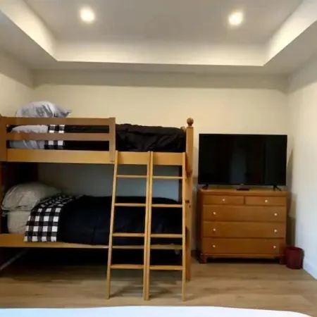 Brand New 2 Bdr. Townhome Minutes from Windham Mtn Отели в г. Виндхам