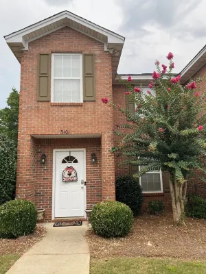 Gameday Condo 2 miles from Campus!